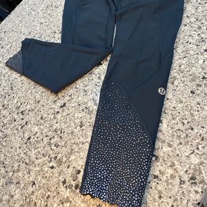 Lululemon leggings size 6 - excellent condition